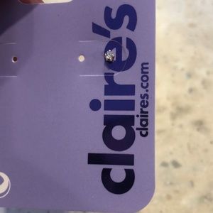 Claire’s 2 mm white gold piercing earring